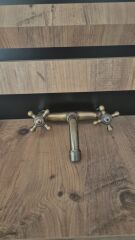 Eskitme Pirinç Duvar Tipi Lavabo Musluğu – Çift Kollu