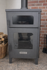 Der Dorello Pellet-Ofen mit Backofen ist ein Blechofen.
